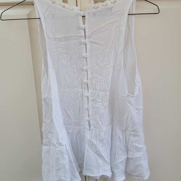 Kendall & Kylie Blouse - Picture 3 of 3